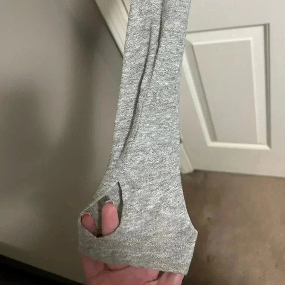 CAbi gray crop top long sleeve thumb slots size small - Picture 3 of 4